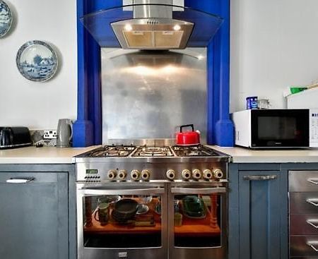 Quirky 4 Bedroom Apartment With Terrace كارديف المظهر الخارجي الصورة