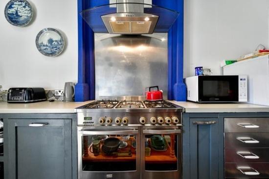 Quirky 4 Bedroom Apartment With Terrace كارديف المظهر الخارجي الصورة