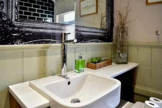Quirky 4 Bedroom Apartment With Terrace كارديف المظهر الخارجي الصورة