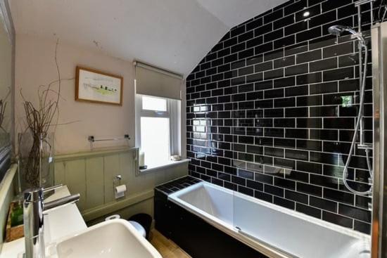 Quirky 4 Bedroom Apartment With Terrace كارديف المظهر الخارجي الصورة