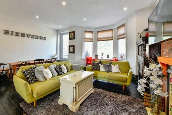 Quirky 4 Bedroom Apartment With Terrace كارديف المظهر الخارجي الصورة